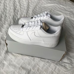 white nike air force 1